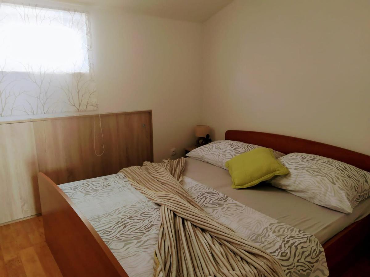 Mazuranic Apartments Bol Bagian luar foto