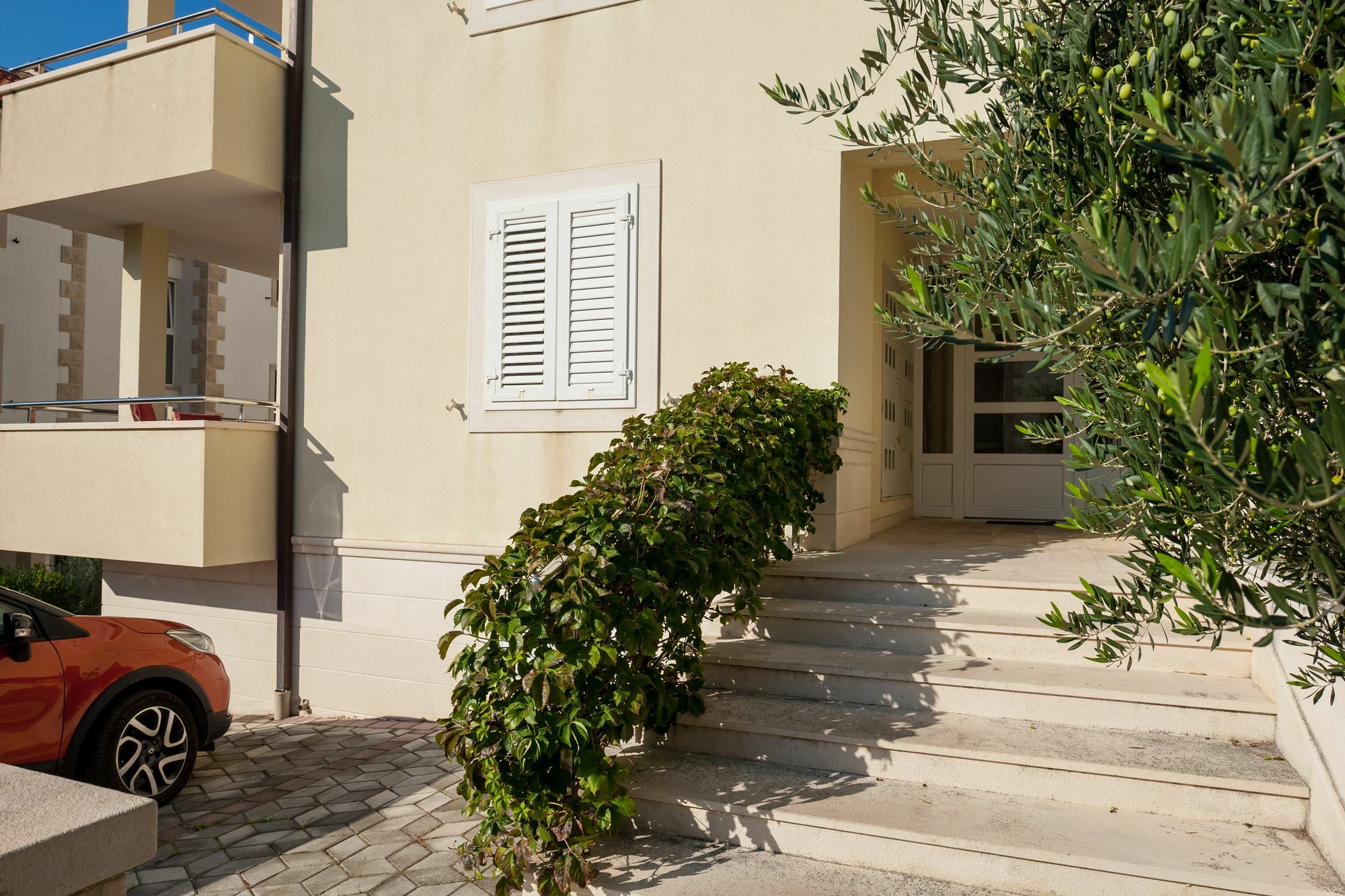 Mazuranic Apartments Bol Bagian luar foto